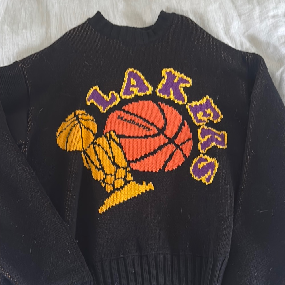 VINTAGE MADHAPPY Black Lakers Sweater with Basketball Graphic